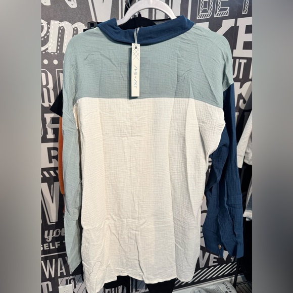 She + Sky Colorblock Button Down Shirt - Green, Cream, and Blue. **NEW** - Picture 4 of 4